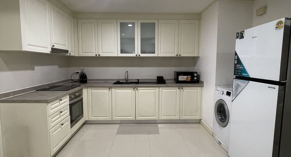 For rent 2 bedrooms condo in Khlong Toei, Bangkok