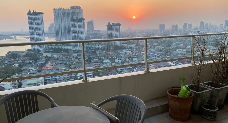 For rent 3 bedrooms condo in Bang Kho Laem, Bangkok