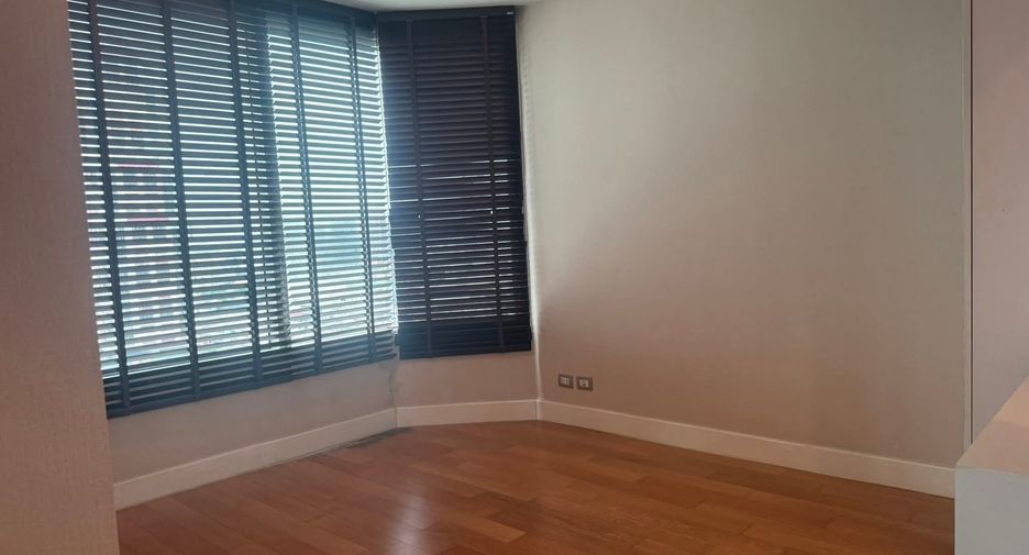 For rent 3 bedrooms condo in Bang Kho Laem, Bangkok
