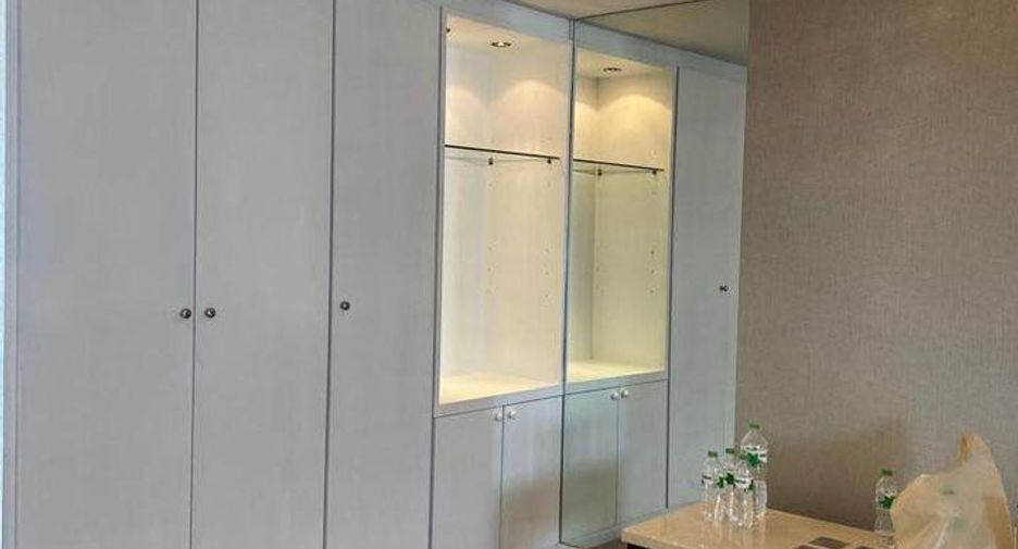 For rent 3 bedrooms condo in Khlong Toei, Bangkok