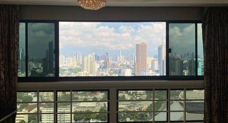 For rent 3 bedrooms condo in Khlong Toei, Bangkok