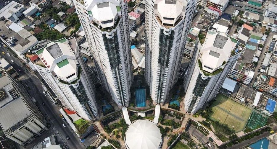 For rent 3 bedrooms condo in Khlong Toei, Bangkok