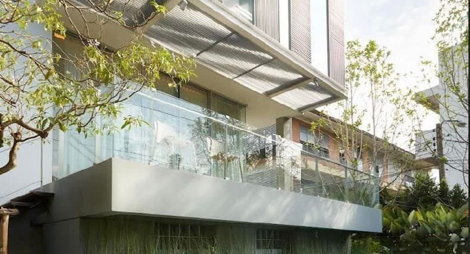 For rent 4 bedrooms villa in Huai Khwang, Bangkok