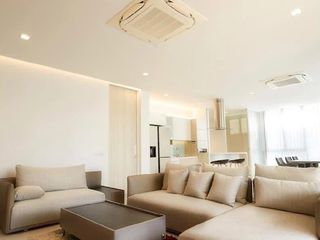 For rent 4 ベッドルーム villa in Huai Khwang, Bangkok