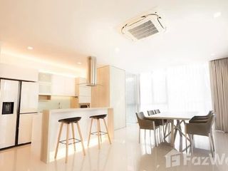 For rent 4 ベッドルーム villa in Huai Khwang, Bangkok