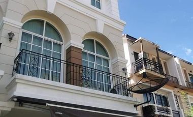 For rent 3 ベッドルーム townhouse in Bang Kapi, Bangkok