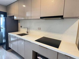 Condo en alquiler de 2 habitaciones en Huai Khwang, Bangkok