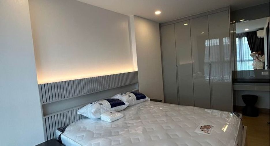 For rent 2 bedrooms condo in Huai Khwang, Bangkok