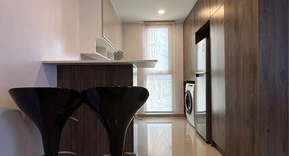 For rent 2 bedrooms condo in Huai Khwang, Bangkok