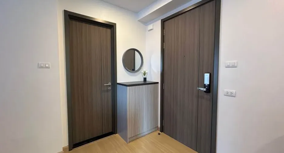 For rent 2 bedrooms condo in Huai Khwang, Bangkok