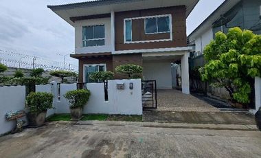 Casa en alquiler de 3 habitaciones en Mueang Samut Prakan, Samut Prakan