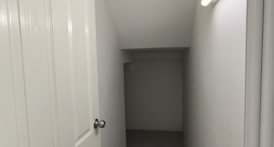 For rent 3 bedrooms house in Mueang Samut Prakan, Samut Prakan