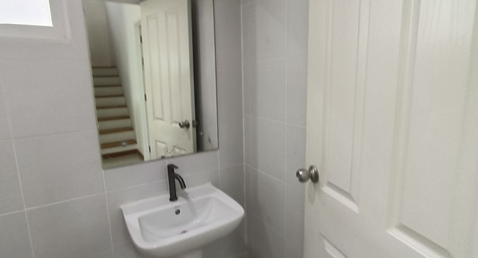 For rent 3 bedrooms house in Mueang Samut Prakan, Samut Prakan