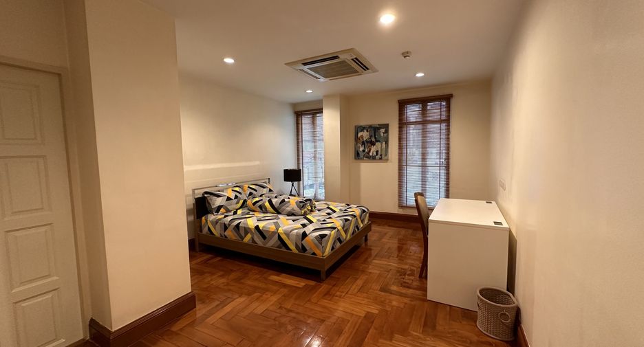 For rent 3 bedrooms condo in Khlong Toei, Bangkok
