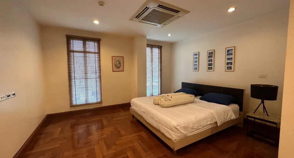 For rent 3 bedrooms condo in Khlong Toei, Bangkok