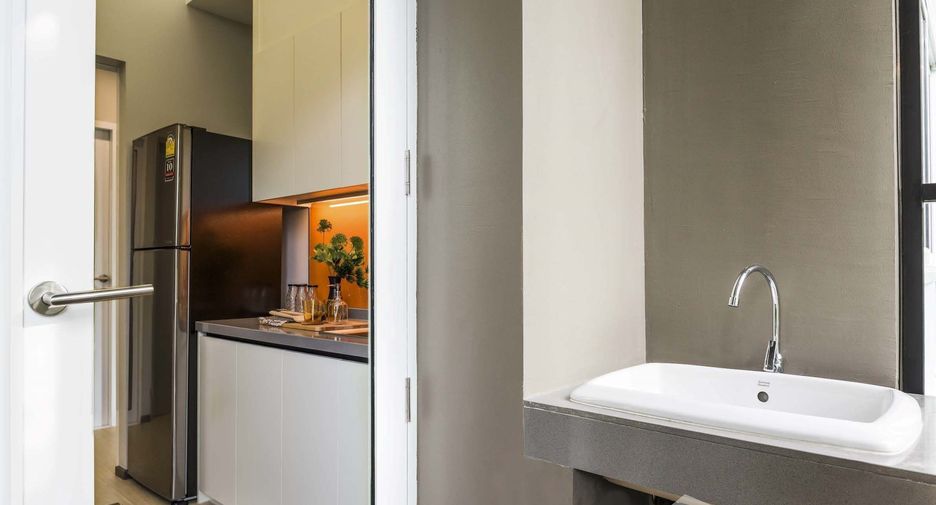 For rent 2 bedrooms condo in Huai Khwang, Bangkok