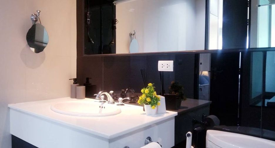 For rent 1 bed condo in Pathum Wan, Bangkok