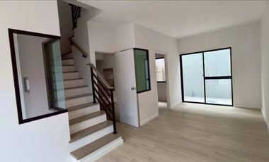 Reihenhaus zur Miete mit 3 Zimmer in Lat Krabang, Bangkok