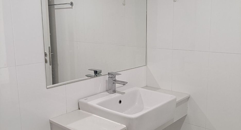 For rent 3 bedrooms townhouse in Lat Phrao, Bangkok