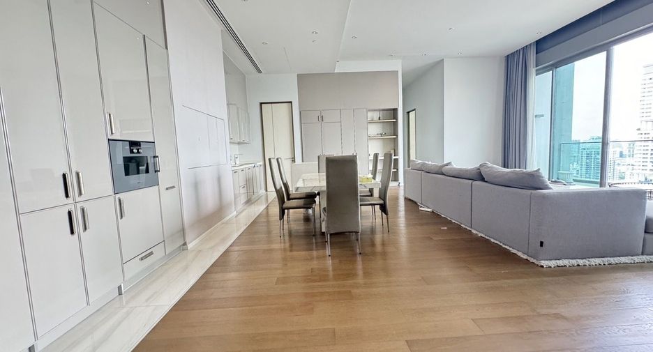 For rent 4 bedrooms condo in Khlong Toei, Bangkok