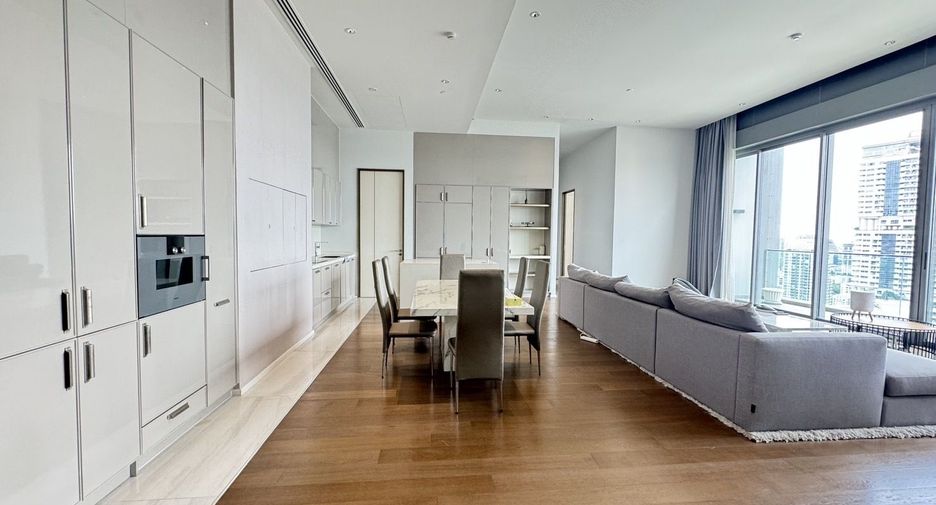 For rent 4 bedrooms condo in Khlong Toei, Bangkok