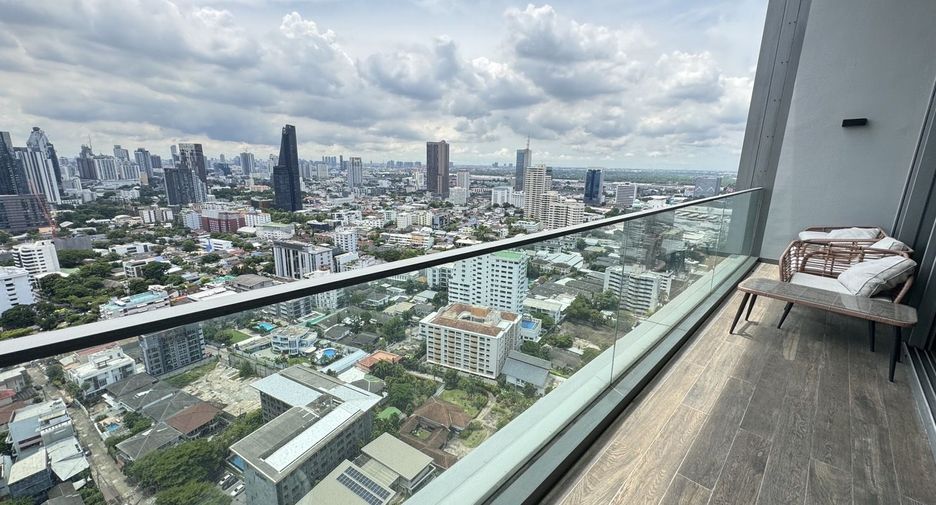 For rent 4 bedrooms condo in Khlong Toei, Bangkok