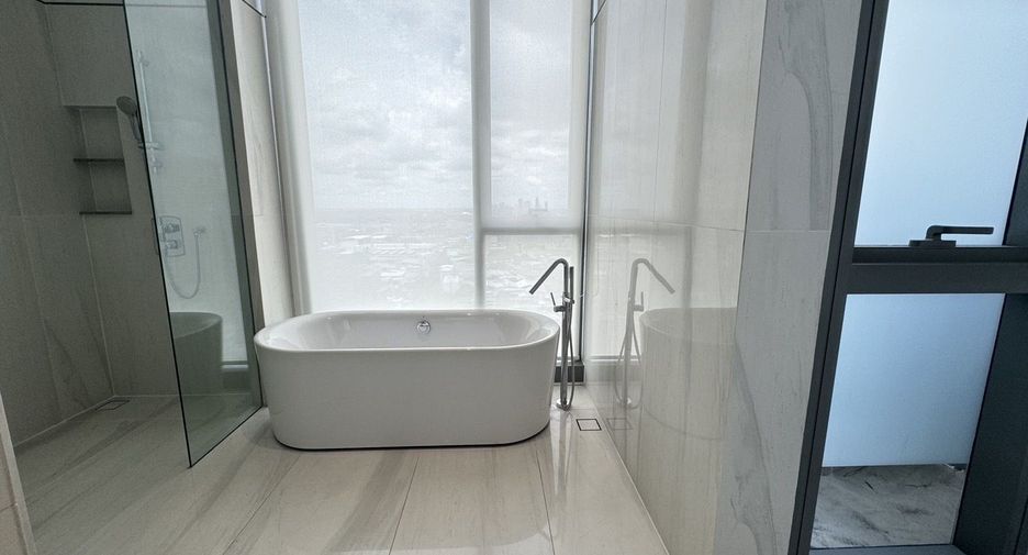 For rent 4 bedrooms condo in Khlong Toei, Bangkok