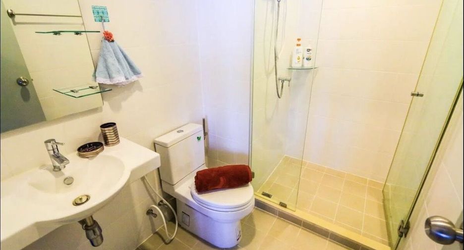 For rent 2 bedrooms condo in Thon Buri, Bangkok