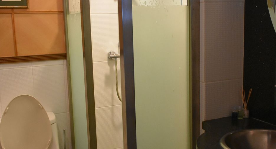 For rent 2 bedrooms condo in Pathum Wan, Bangkok