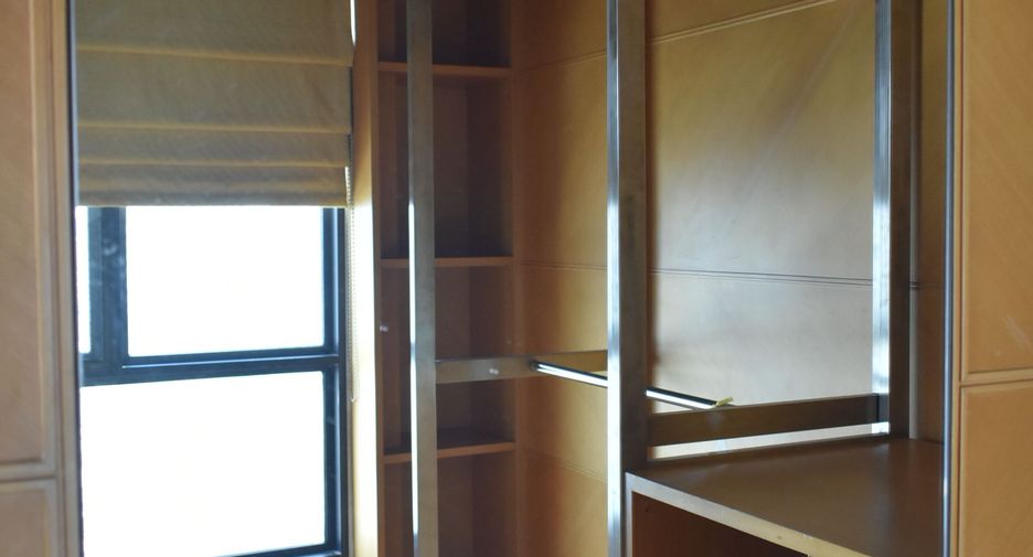 For rent 2 bedrooms condo in Pathum Wan, Bangkok