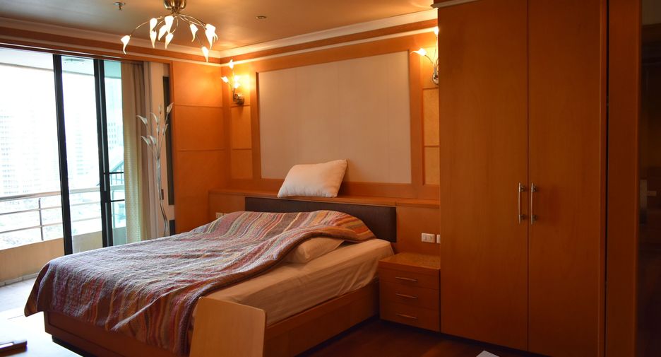 For rent 2 bedrooms condo in Pathum Wan, Bangkok