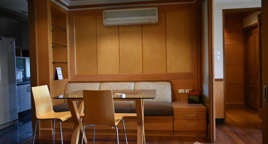 For rent 2 bedrooms condo in Pathum Wan, Bangkok