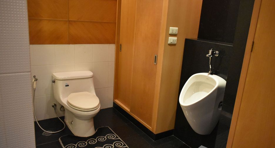 For rent 2 bedrooms condo in Pathum Wan, Bangkok