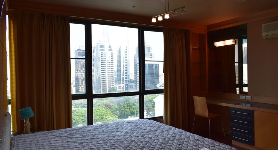 For rent 2 bedrooms condo in Pathum Wan, Bangkok