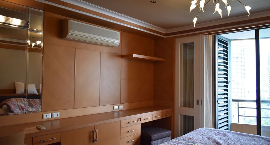 For rent 2 bedrooms condo in Pathum Wan, Bangkok