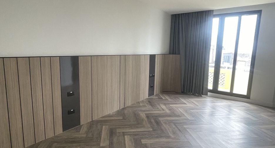 For rent 3 bedrooms apartment in Watthana, Bangkok