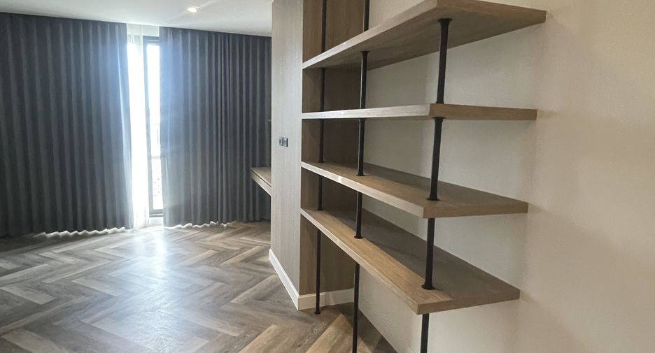 For rent 3 bedrooms apartment in Watthana, Bangkok