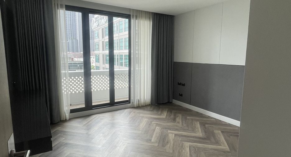 For rent 3 bedrooms apartment in Watthana, Bangkok
