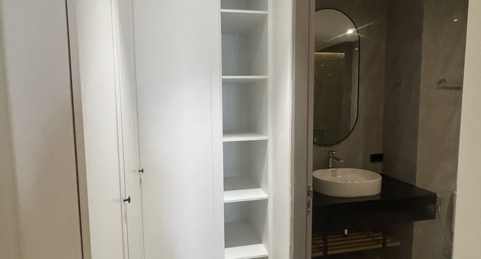 For rent 3 bedrooms apartment in Watthana, Bangkok