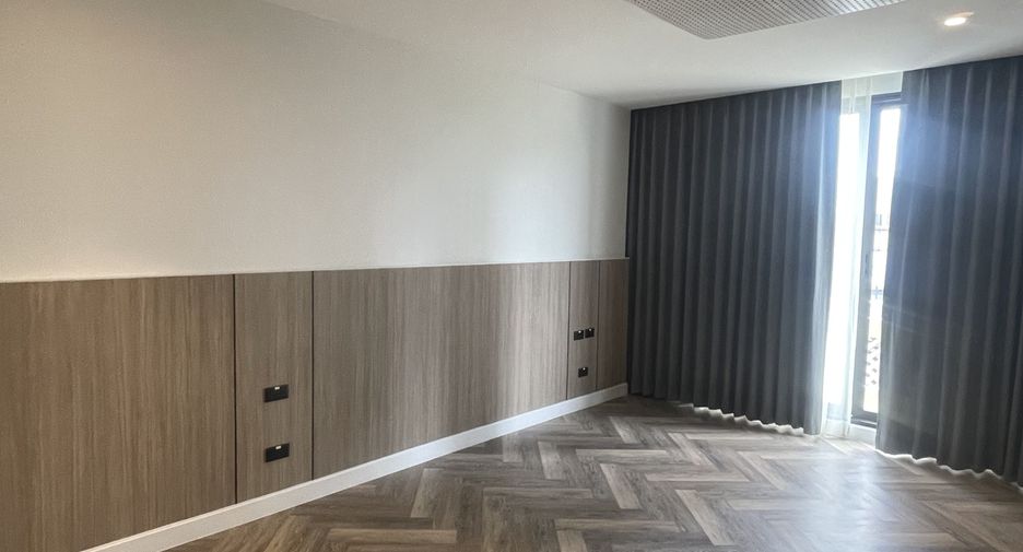 For rent 3 bedrooms apartment in Watthana, Bangkok