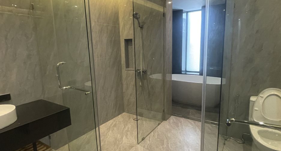 For rent 3 bedrooms apartment in Watthana, Bangkok