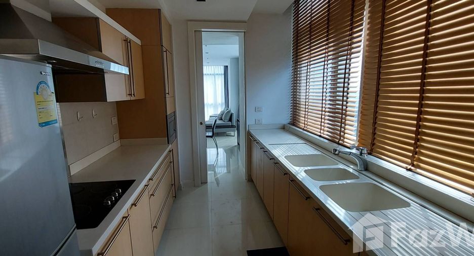 For rent 2 bedrooms condo in Pathum Wan, Bangkok