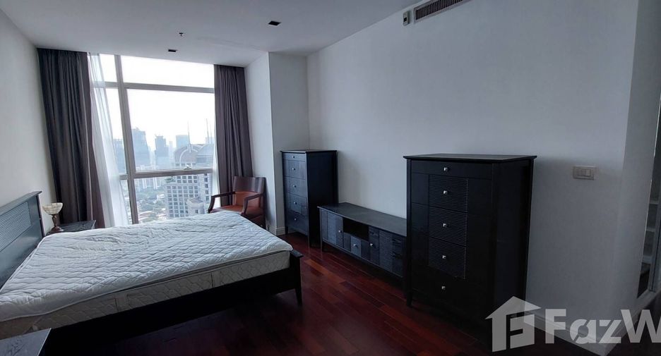 For rent 2 bedrooms condo in Pathum Wan, Bangkok