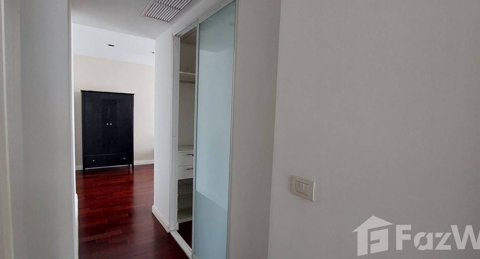 For rent 2 bedrooms condo in Pathum Wan, Bangkok