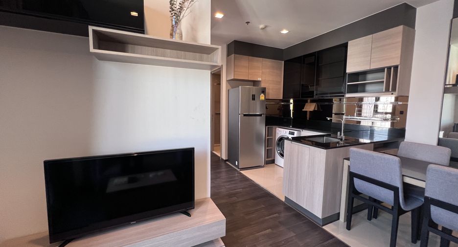 For rent 2 bedrooms condo in Huai Khwang, Bangkok