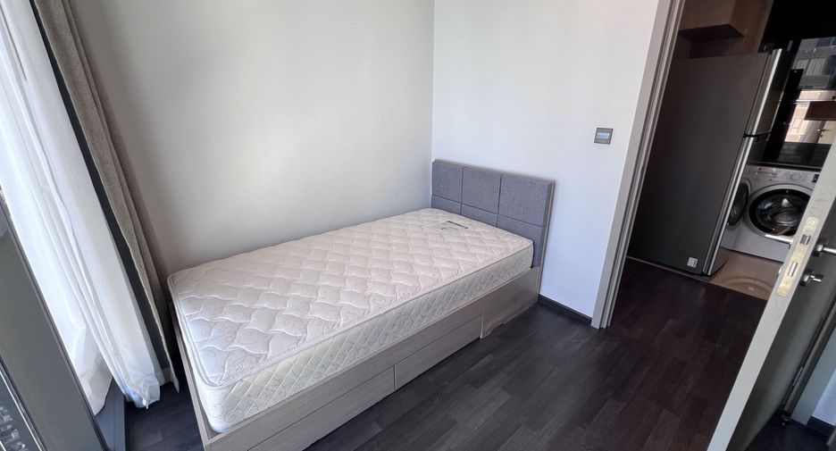 For rent 2 bedrooms condo in Huai Khwang, Bangkok