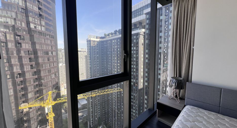 For rent 2 bedrooms condo in Huai Khwang, Bangkok