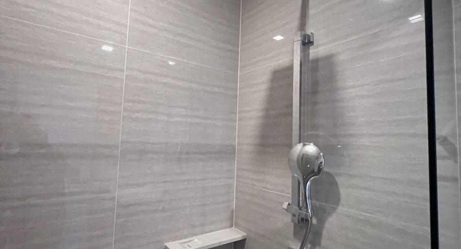For rent 2 bedrooms condo in Huai Khwang, Bangkok