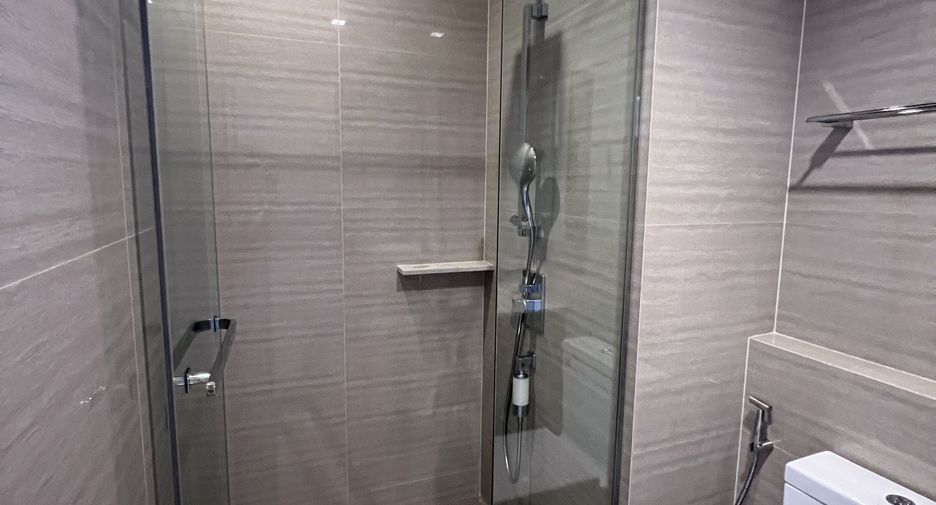 For rent 2 bedrooms condo in Huai Khwang, Bangkok