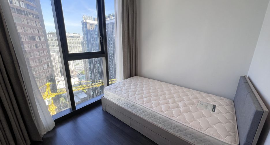 For rent 2 bedrooms condo in Huai Khwang, Bangkok